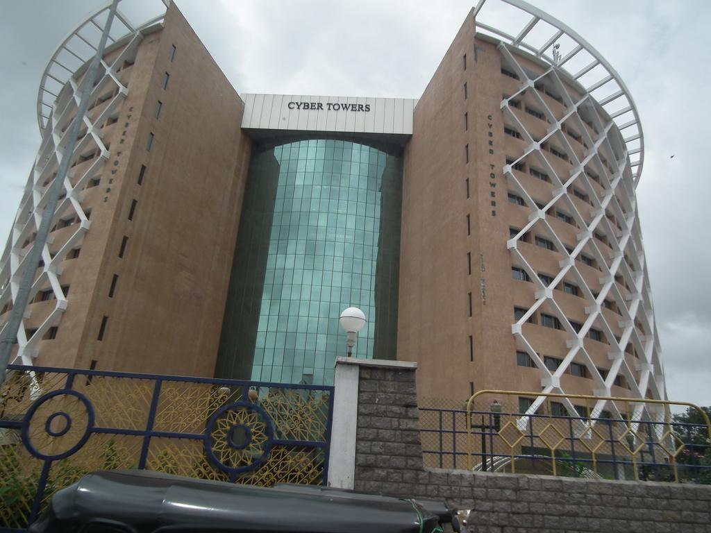 Hitech Shilparamam Guest House Hyderabad Bagian luar foto
